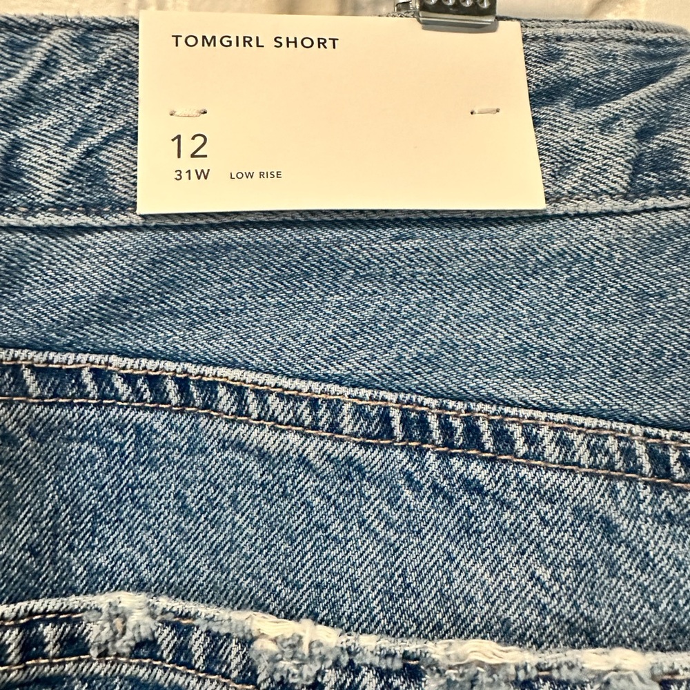 NWT American Eagle Distressed Jean short - Picture 3 of 3